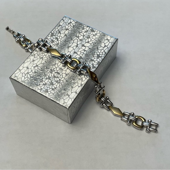 7.5” Vintage Two-Tone Silver and Gold Metal Bracelet - Picture 4 of 8
